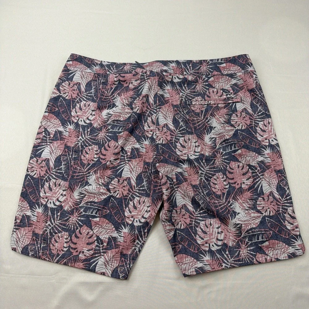 Travis Mathew Shorts Mens 38 Gray Pink Palm Leaf Boardshorts‎ Swim Trunks